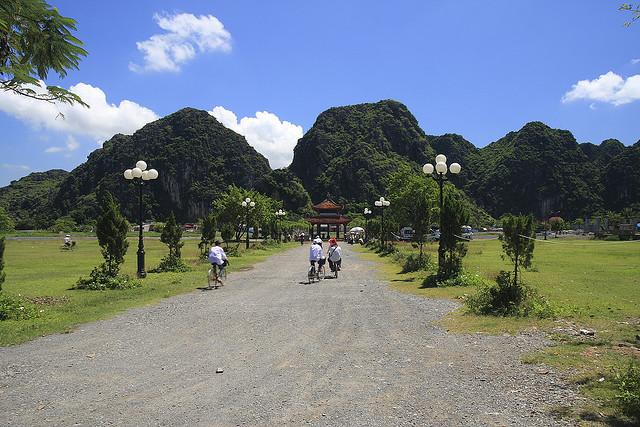 Cho thuê xe 16 chỗ đi du lịch Ninh Bình