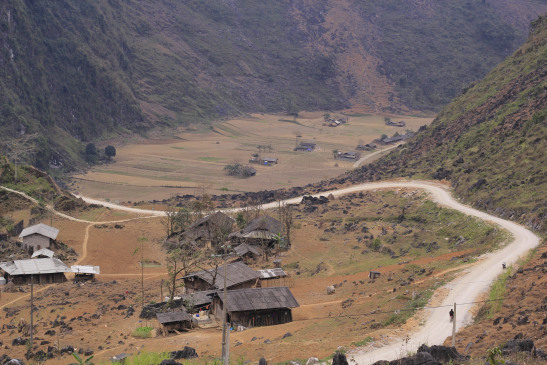 Cho thuê xe 16 chỗ đi du lịch Hà Giang